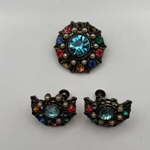 Coro Brooch and Matching Earrings‎ Gold Tone